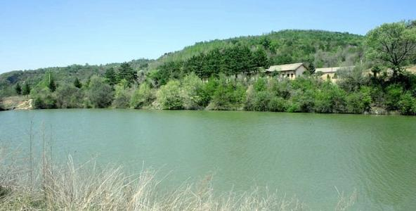 景点介绍夏家沟森林公园,位于甘肃庆阳市合水县境内,所处地带是子午岭