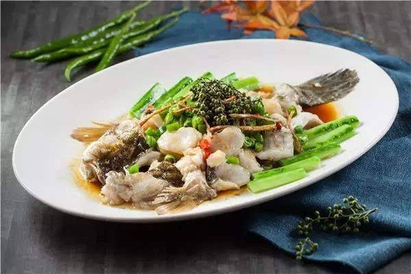 家常菜:鲜花椒蒸笋壳鱼的做法